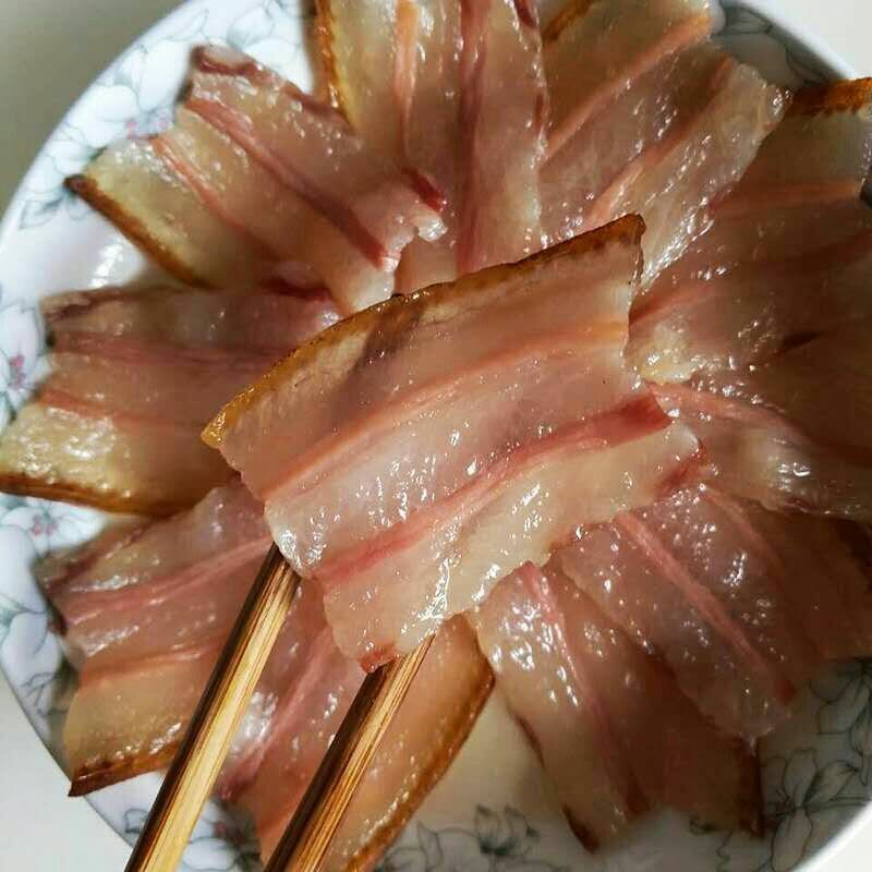 湘西腊肉，传统方法加工，口味纯正，历久弥香。