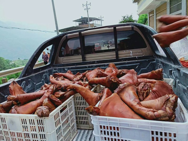 腊猪蹄，排骨