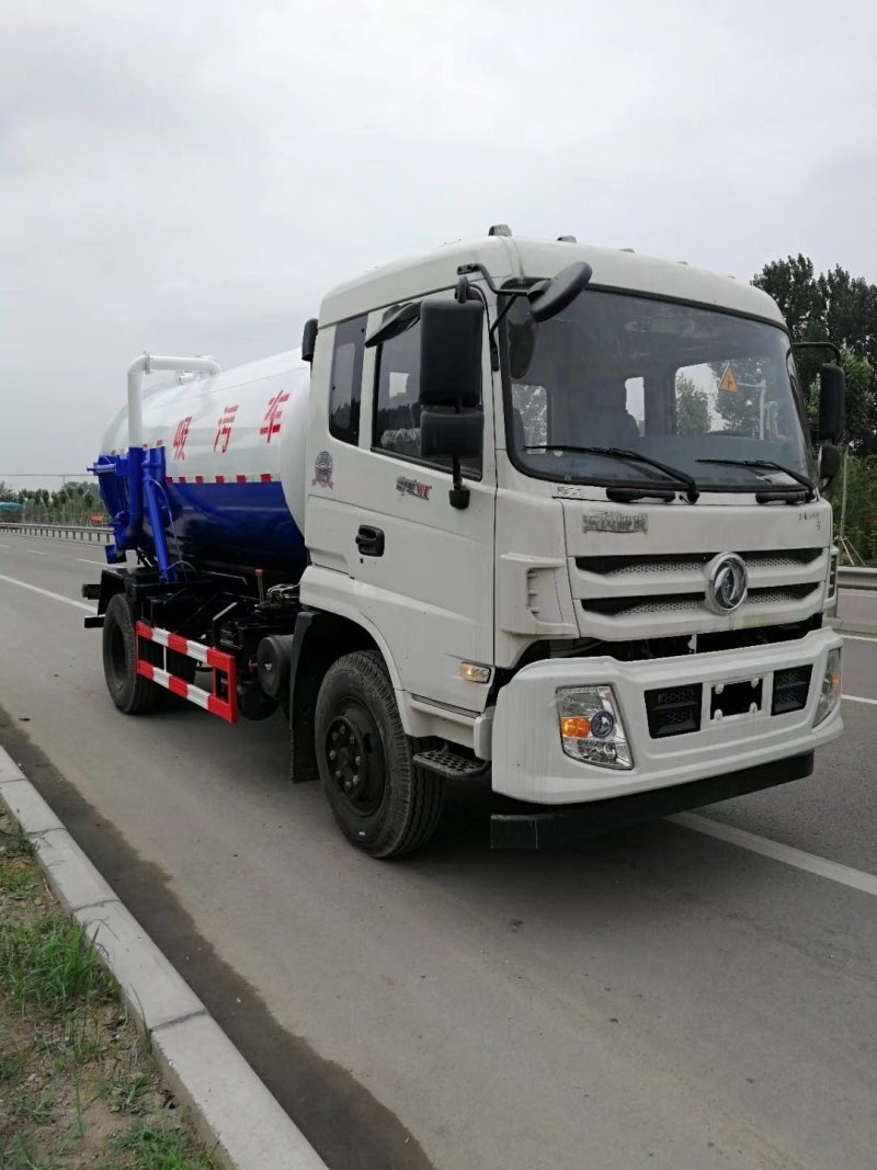 厂家直销电动三轮洒水车，柴油三轮洒水车，汽车底盘洒水车。