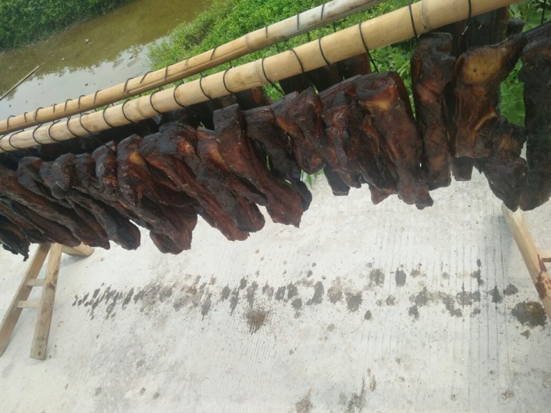 传统手工制作，无食品添加剂，用大米和茶子壳熏制长达一个月