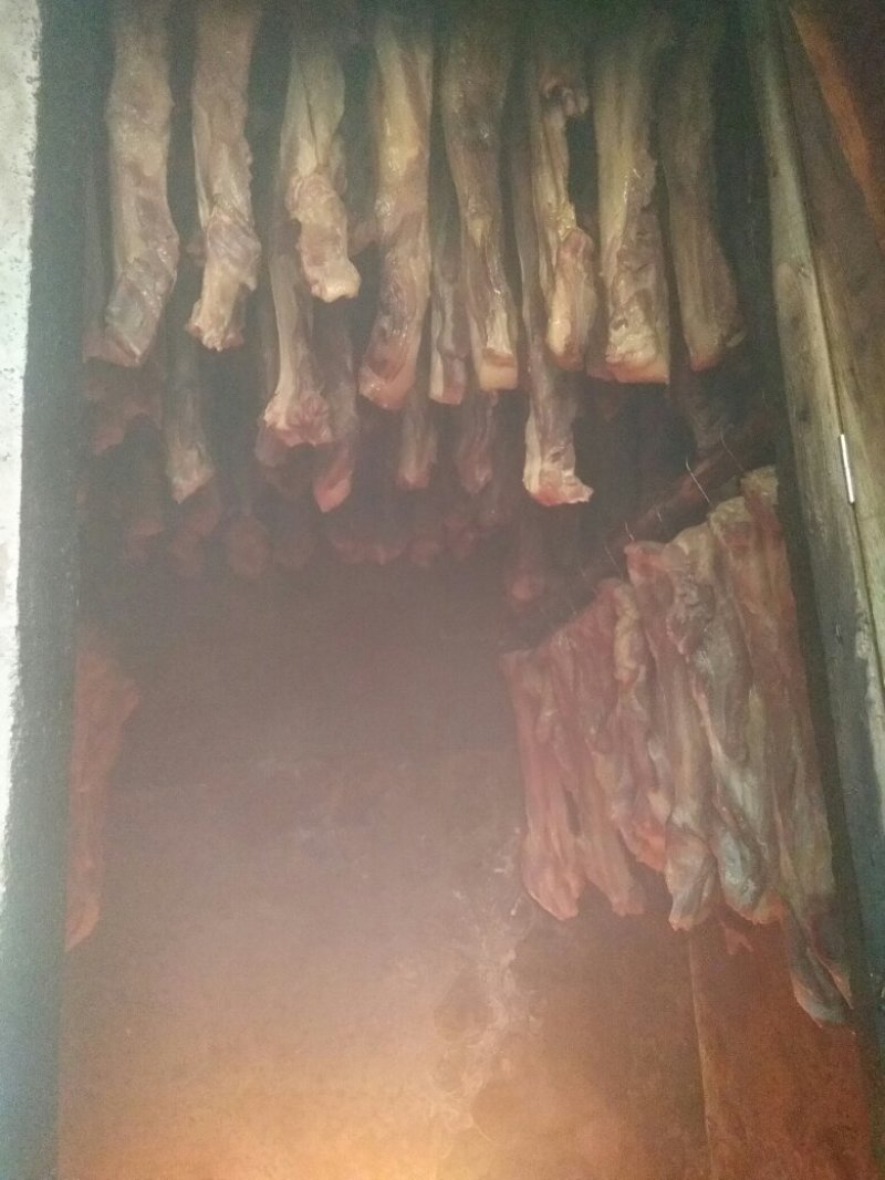 传统手工制作，无食品添加剂，用大米和茶子壳熏制长达一个月
