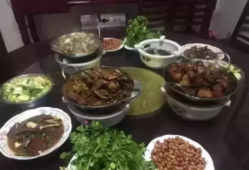 大别山农家散养食五谷杂粮黑土猪肉