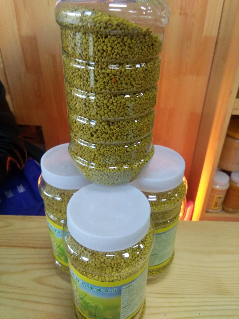 油菜花粉每瓶一斤每斤50元。批发零售，青海省海北州门源县