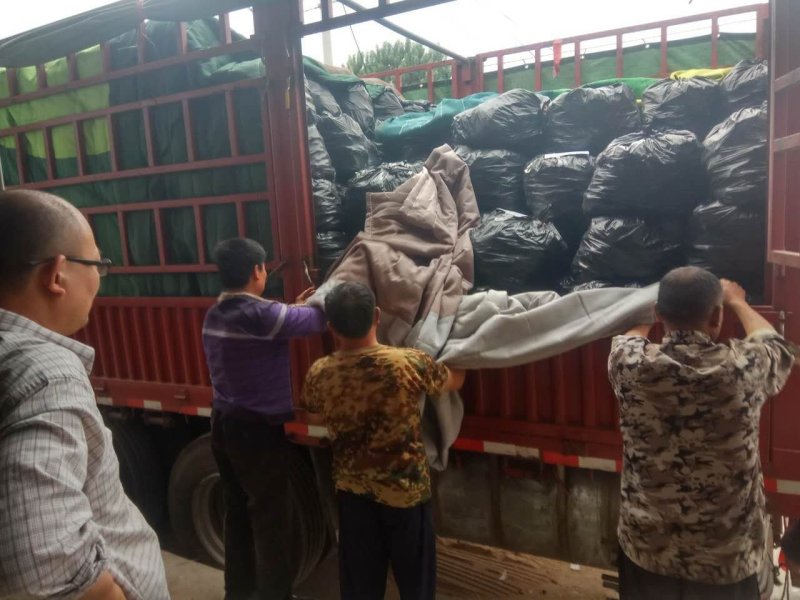 泗水小黄姜2两以上带土大量出售中…………