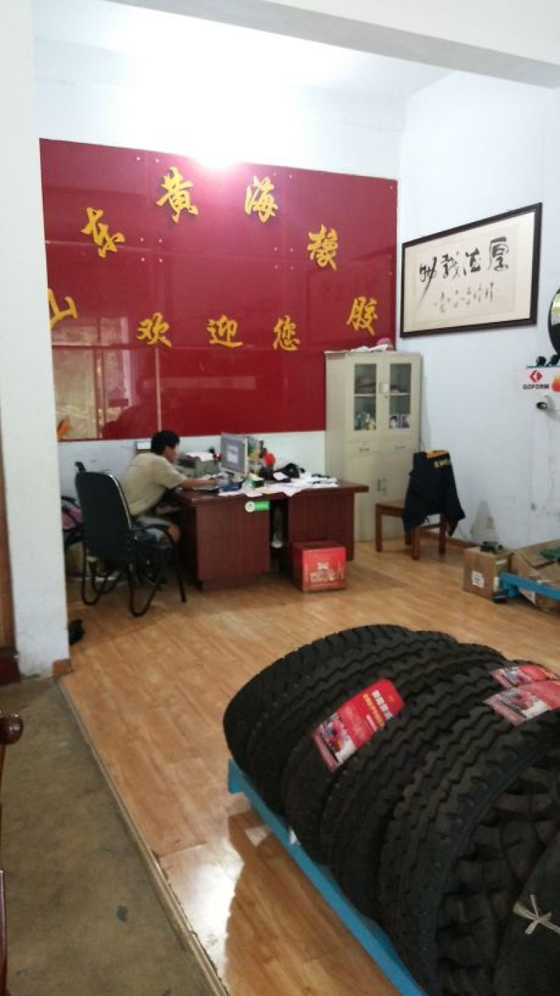 山东黄海鲁飞牌工程胎，鸿鹰牌全钢胎
