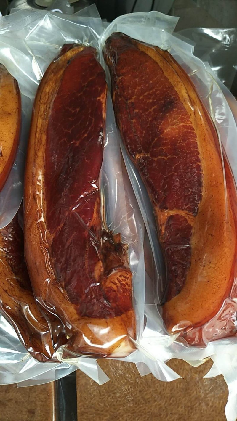云南农家老腊肉，香肠，火腿，