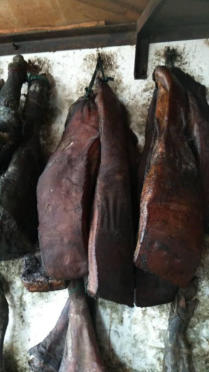 云南农家老腊肉，香肠，火腿，