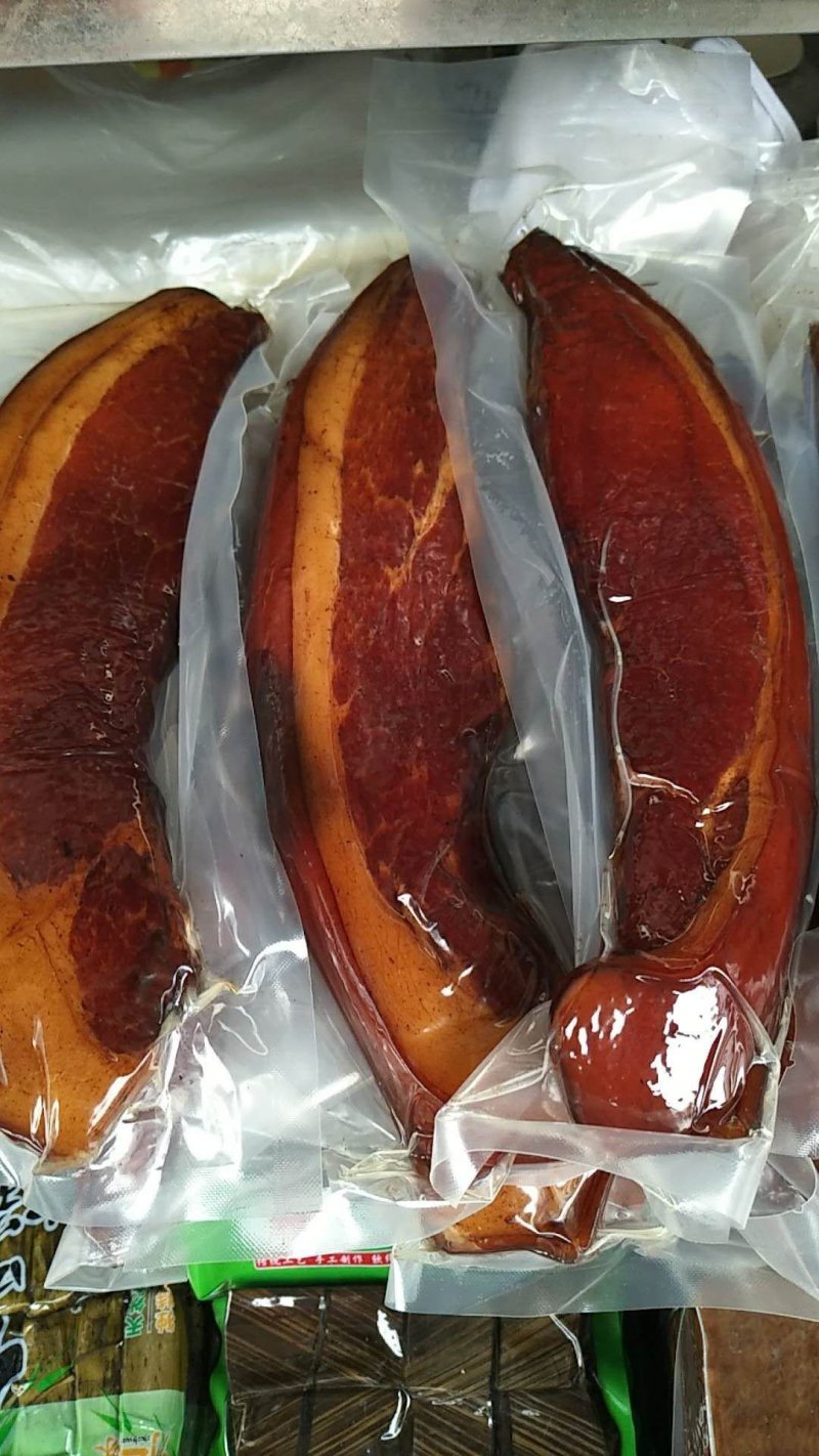 云南农家老腊肉，香肠，火腿，