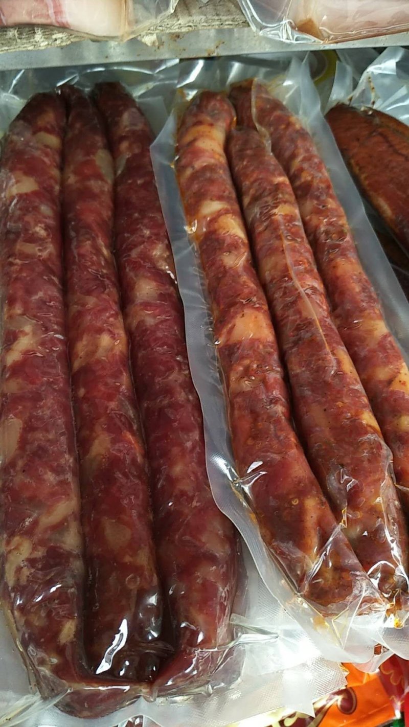 云南农家老腊肉，香肠，火腿，