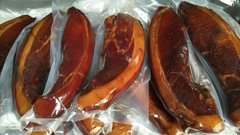 云南农家老腊肉，香肠，火腿，