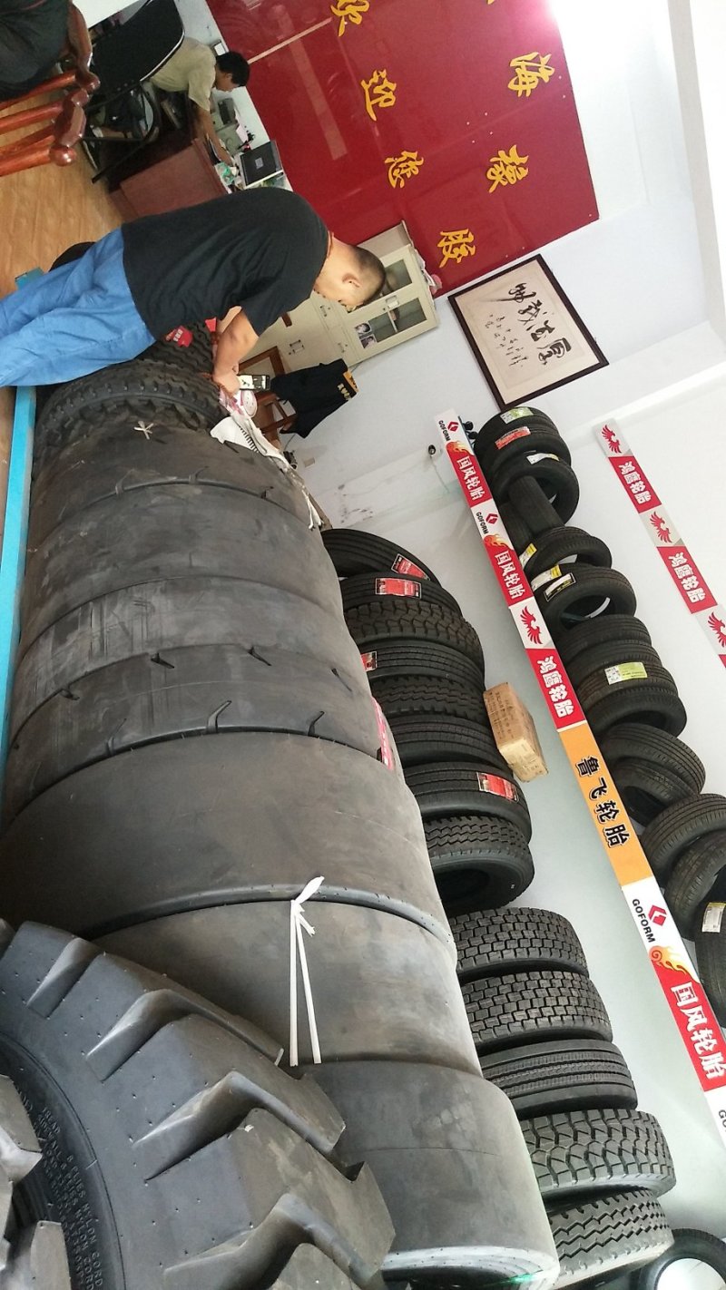 批发零售各种工程胎，子午全钢胎，异型胎