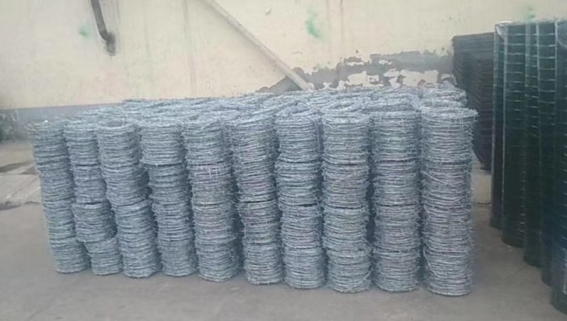圈地围栏网铁丝网养殖网铁蒺藜防盗网