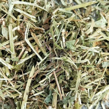花生秧草粉，牛、羊、马、兔草料……过滚筒筛除尘