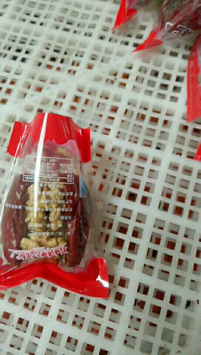 批发供应新疆骏枣夹核桃仁优等肉枣夹整个核桃超市零售热销