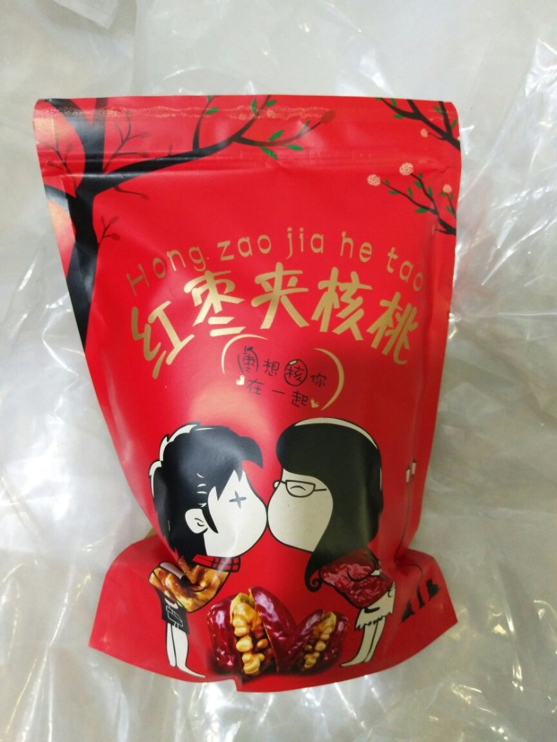 批发供应新疆骏枣夹核桃仁优等肉枣夹整个核桃超市零售热销