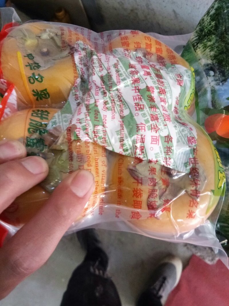 大量供应大红柿，甜脆柿