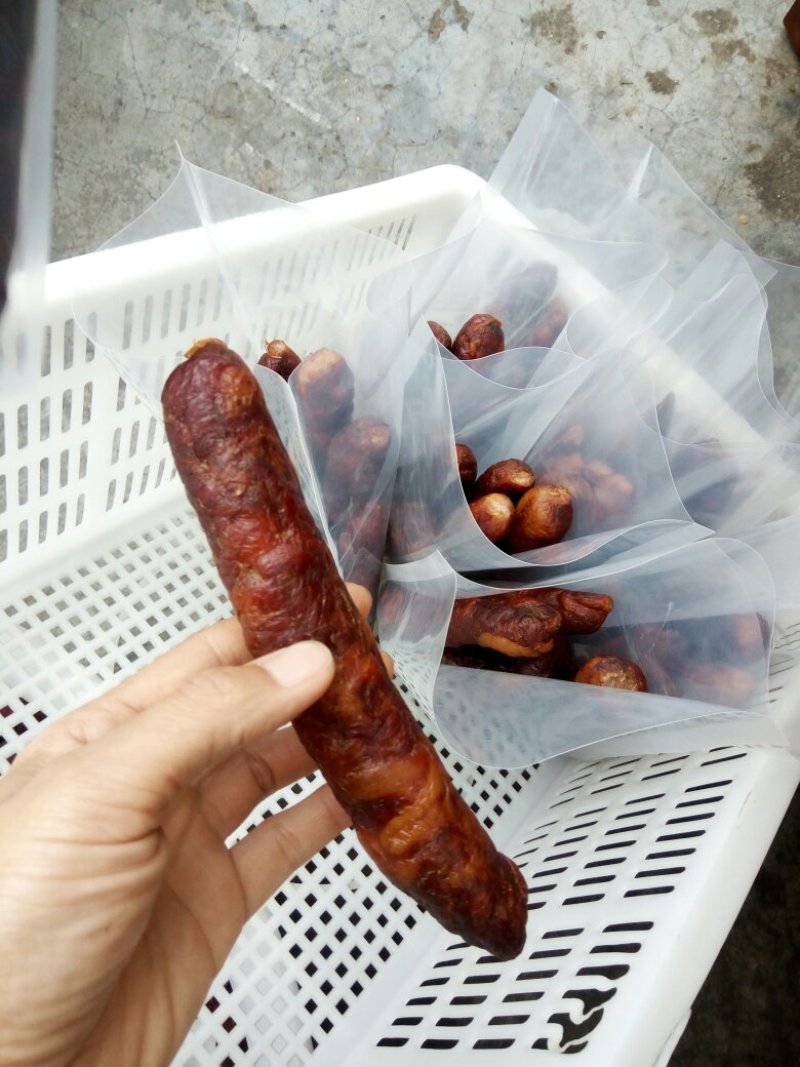 一年四季供应香肠腊肉。