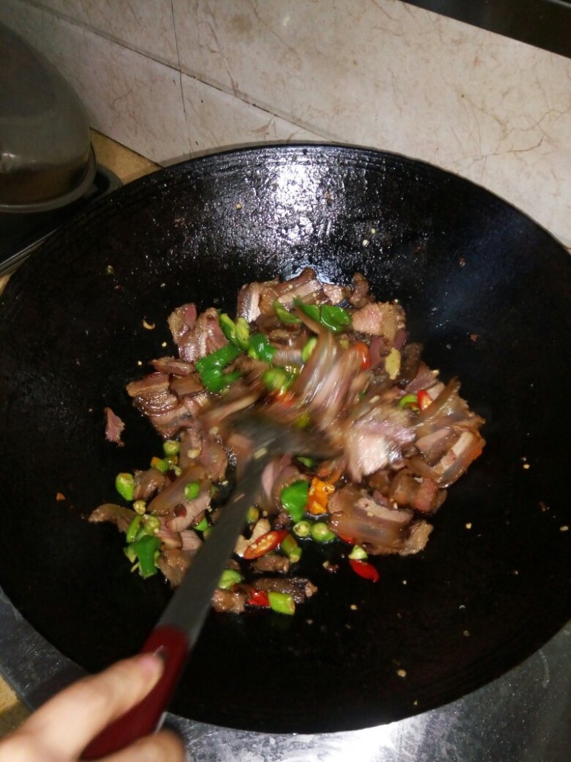 一年四季供应香肠腊肉。