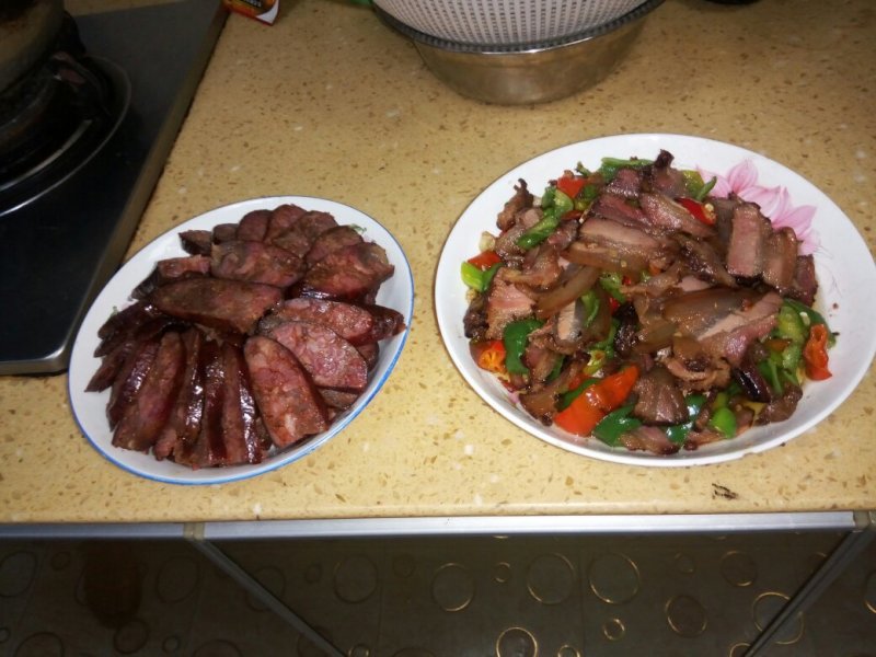 一年四季供应香肠腊肉。
