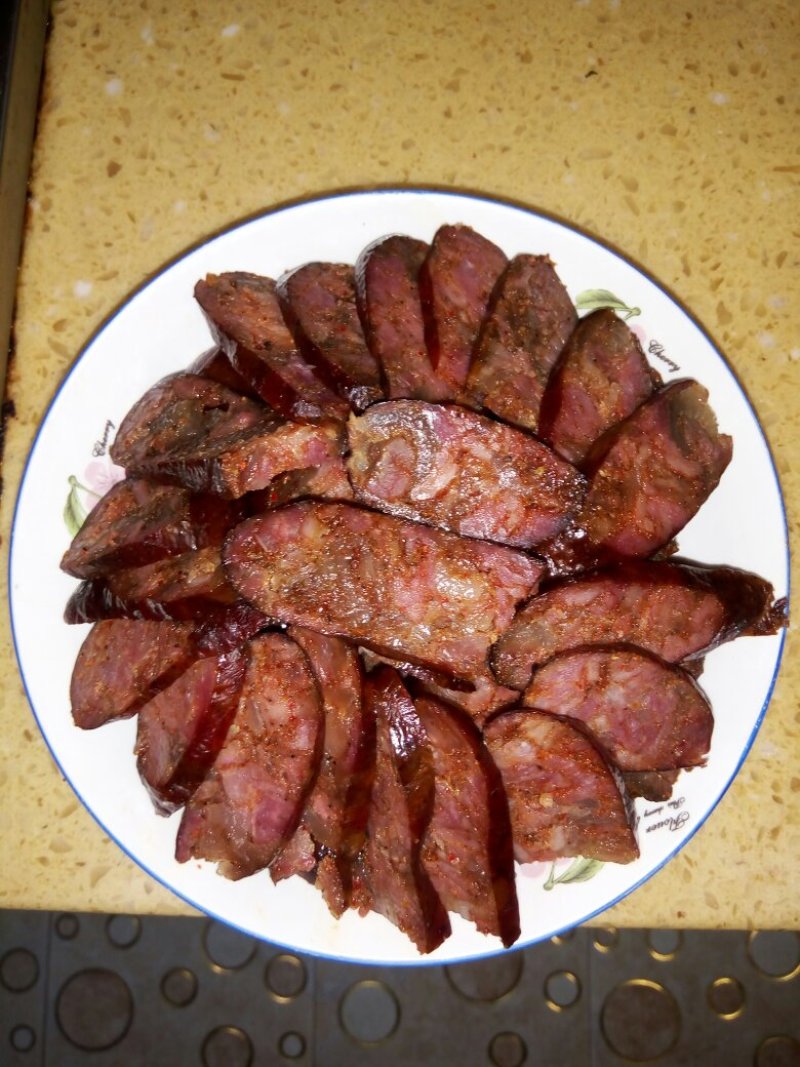 一年四季供应香肠腊肉。