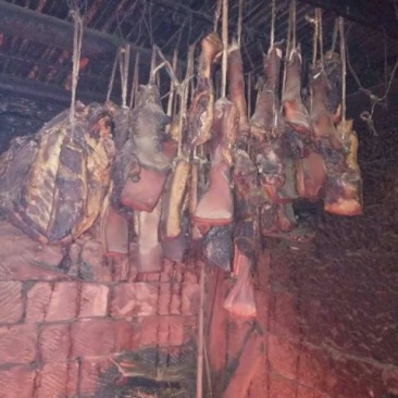 贵州兴仁县大山农村烟熏腊肉