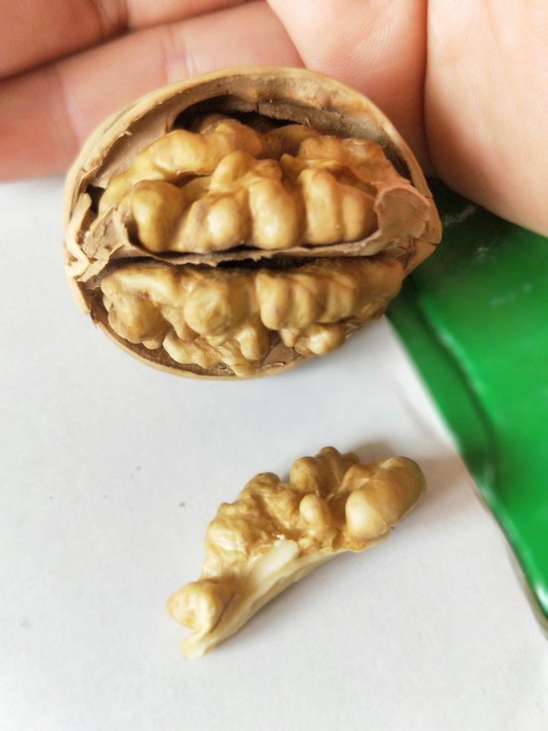 新疆185纸皮核桃5斤包邮