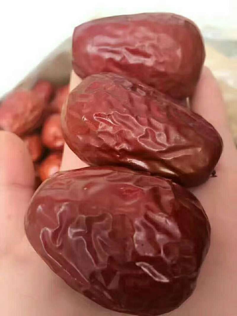 和田大枣，新疆若羌合作社发货，都是今年的新品，肉多籽小。