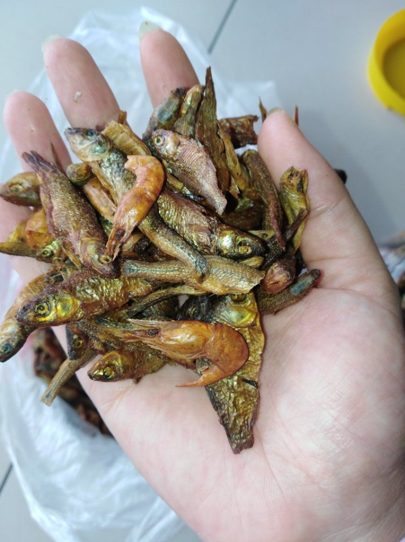 正宗农村自家鱼塘谷糠熏小干鱼，不好吃包退