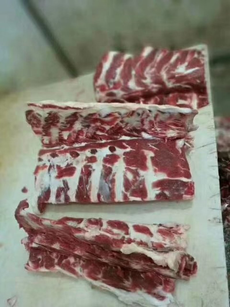 牛脊骨牛脖骨大量有货，物美价廉，欢迎各位老板前来选购