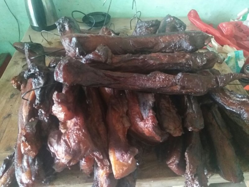 传统手工制作，无食品添加剂，用大米和茶子壳熏制长达一个月
