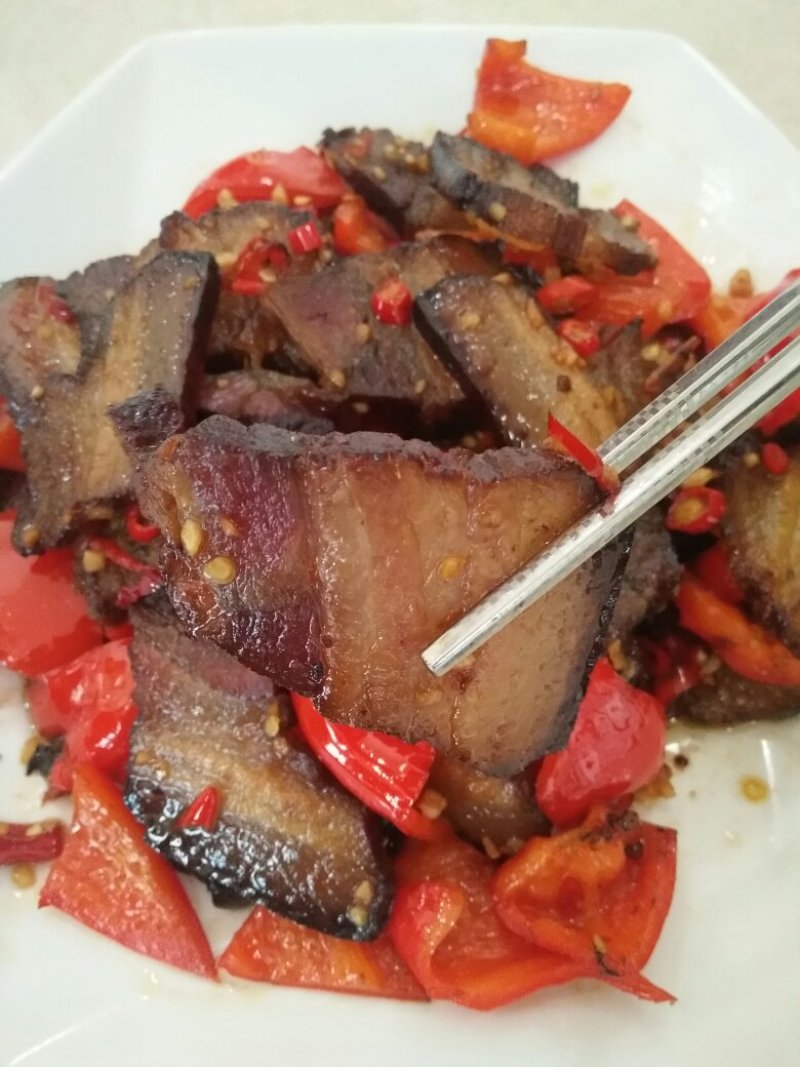 传统手工制作，无食品添加剂，用大米和茶子壳熏制长达一个月