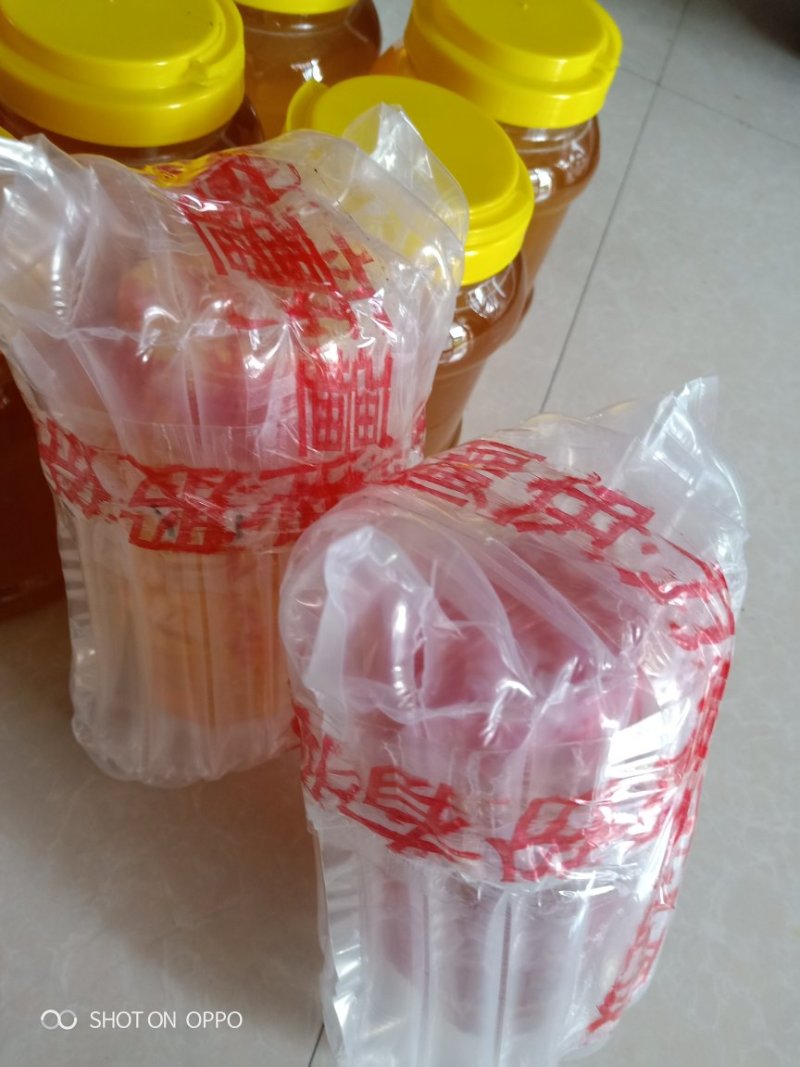 新疆伊犁库尔德宁大草原蜂蜜