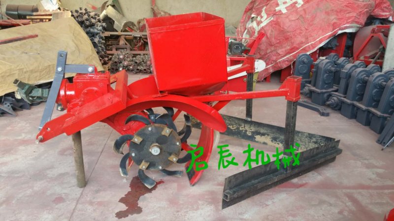 开沟一体机四轮带的开沟机开沟施肥一体机可定制启辰