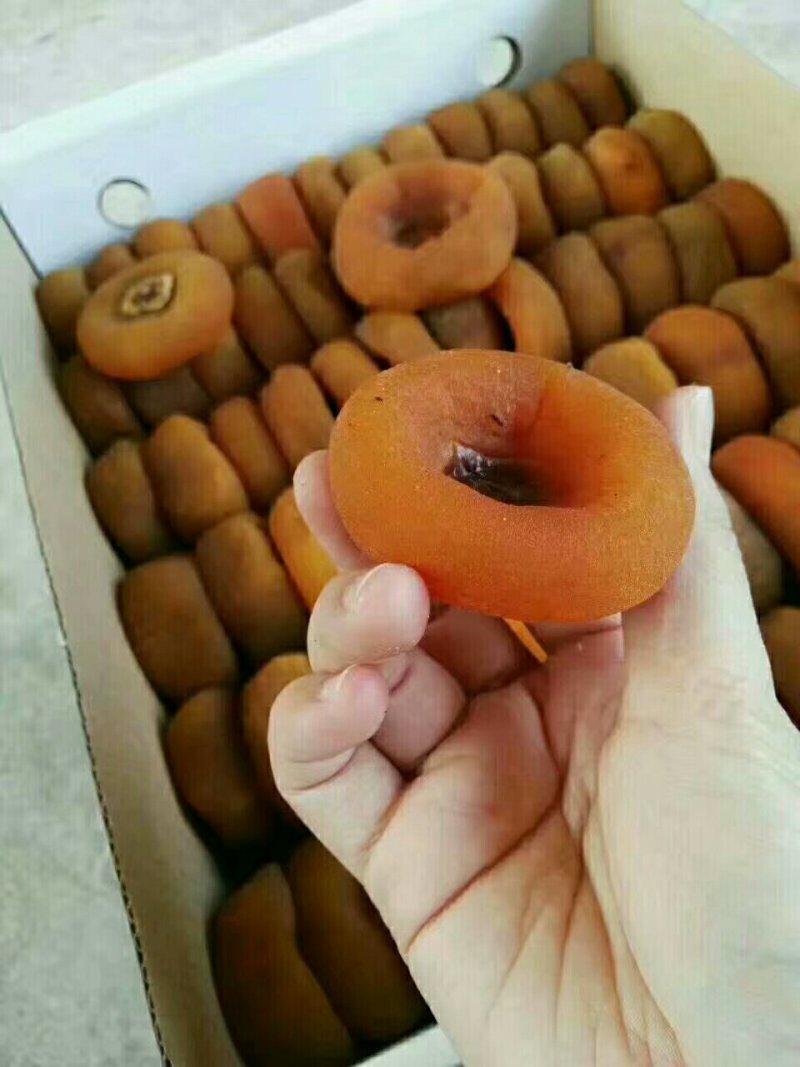 提供优质柿饼，大、中、小规格，量大质优，价钱美丽！