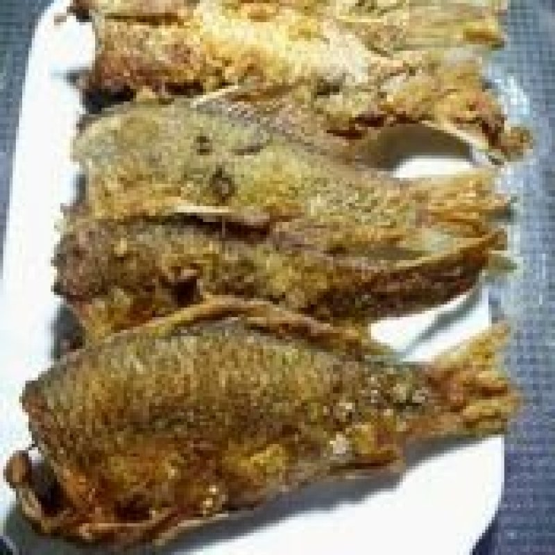 油炸冷冻小鲫鱼