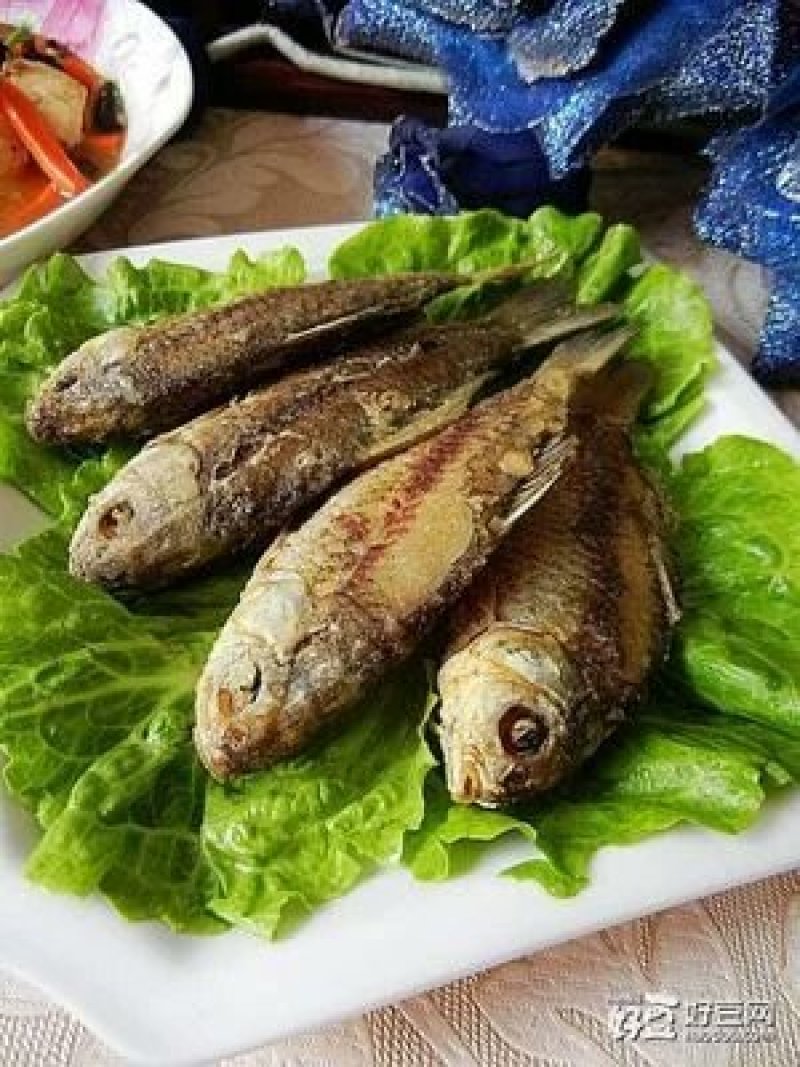 油炸冷冻小鲫鱼