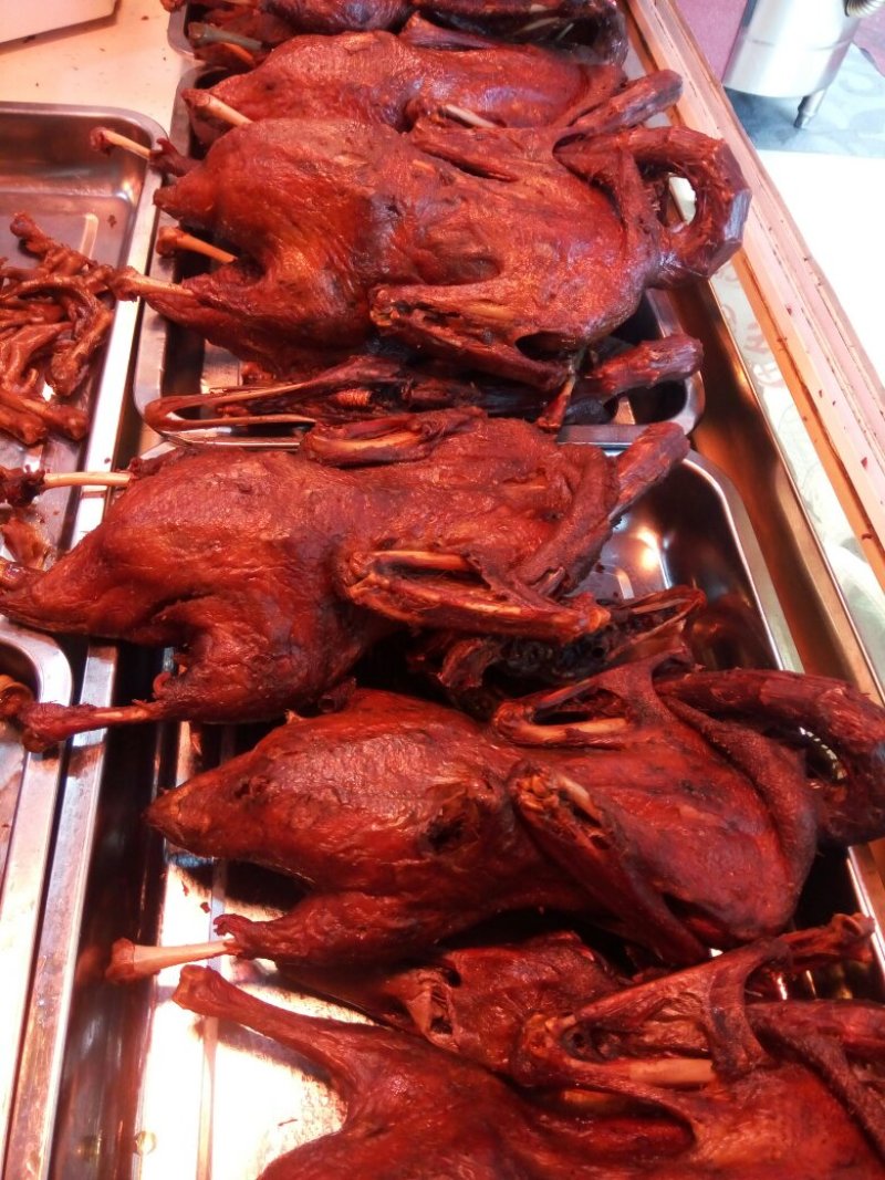 腊肉，香肠，腊排骨，腊猪脚，手撕鸭，一年四季批发零售！