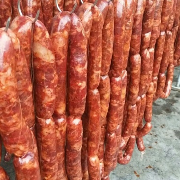 腊肉，香肠，腊排骨，腊猪脚，手撕鸭，一年四季批发零售！