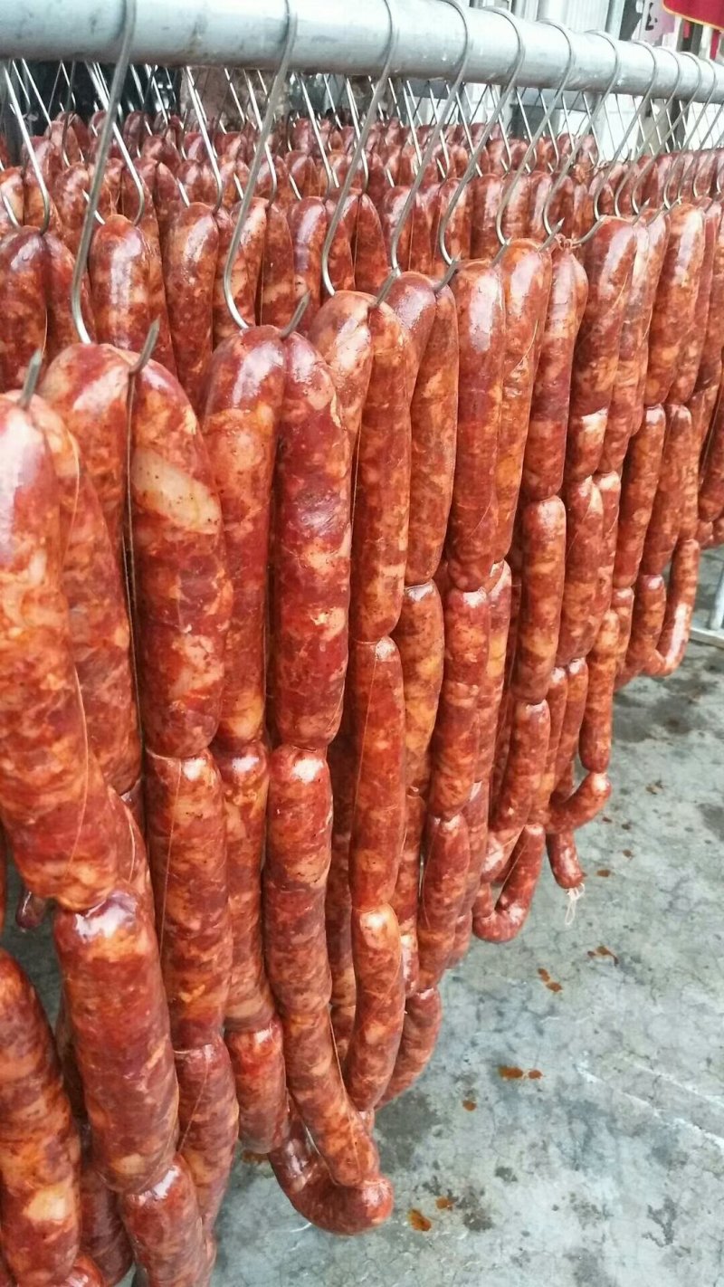 腊肉，香肠，腊排骨，腊猪脚，手撕鸭，一年四季批发零售！