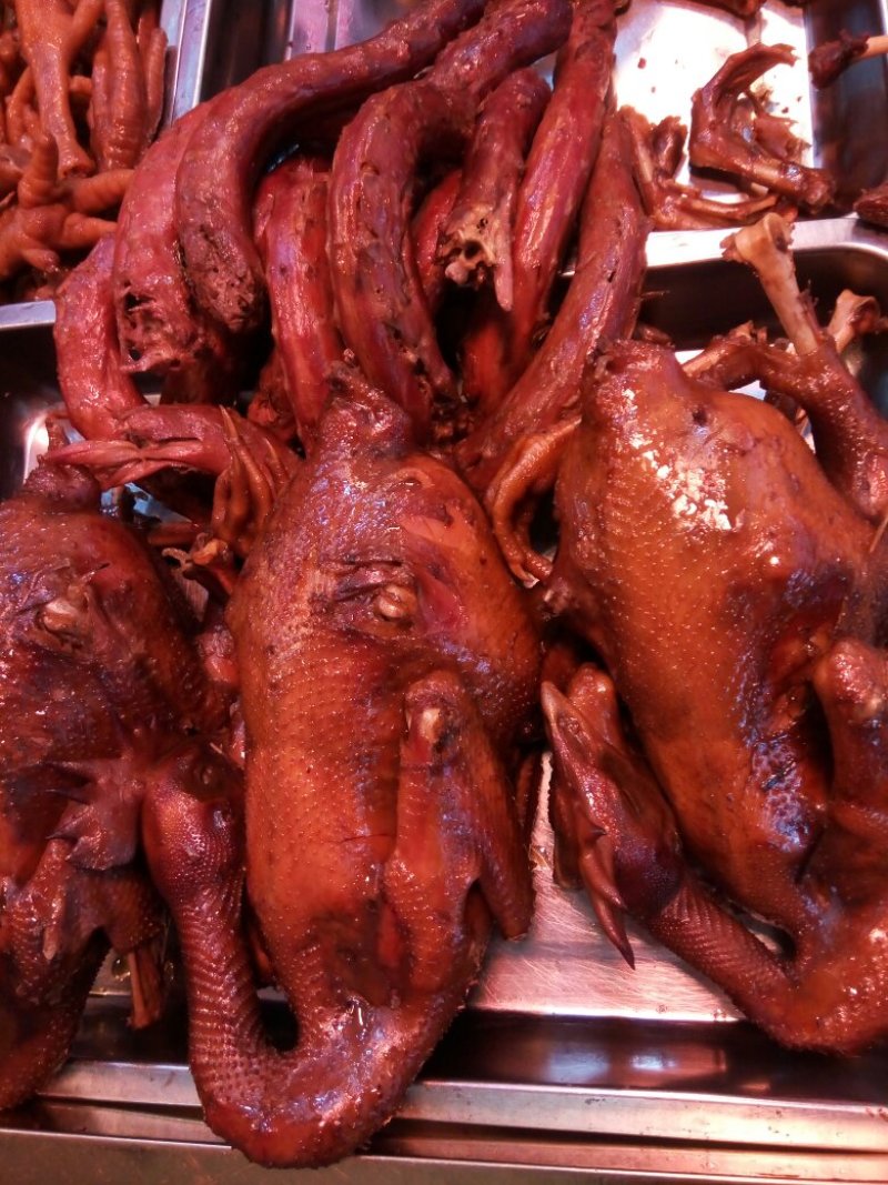 腊肉，香肠，腊排骨，腊猪脚，手撕鸭，一年四季批发零售！