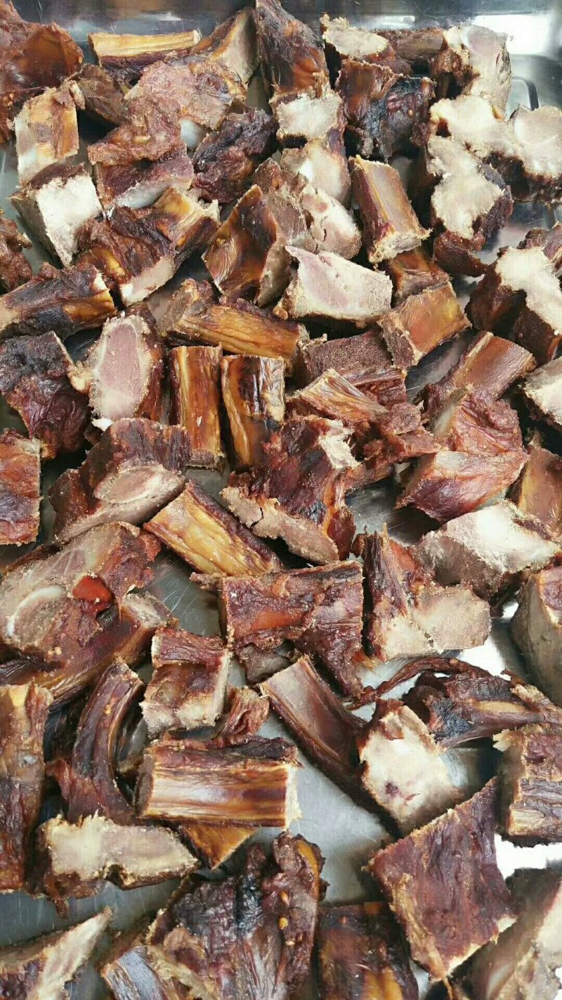 腊肉，香肠，腊排骨，腊猪脚，手撕鸭，一年四季批发零售！