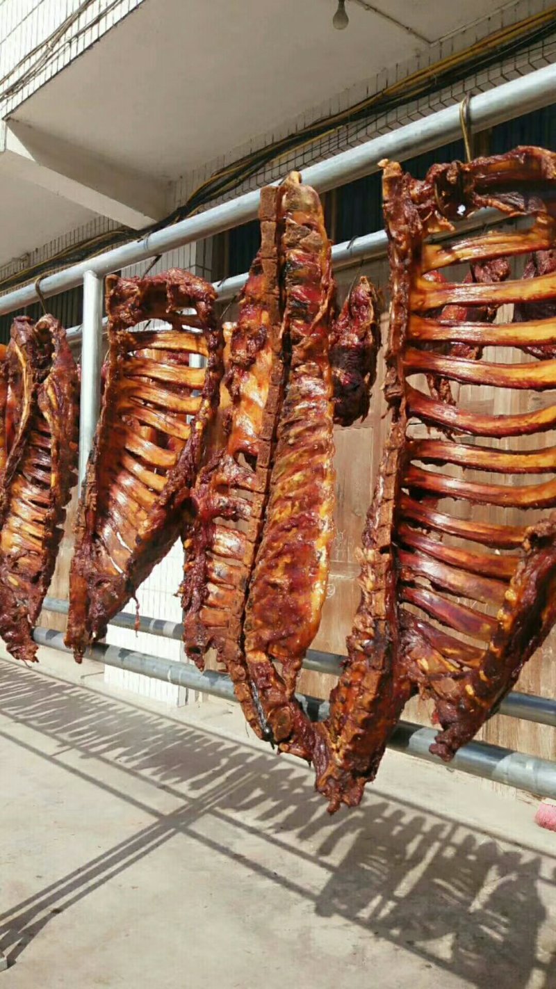 腊肉，香肠，腊排骨，腊猪脚，手撕鸭，一年四季批发零售！