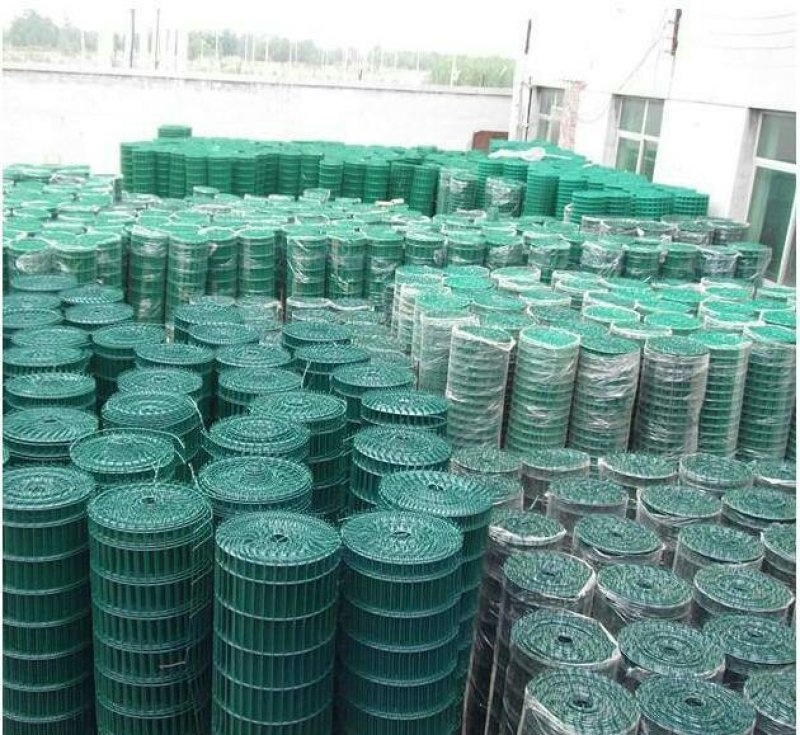 养殖场护栏围网浸塑荷兰网电焊网养鸡网圈鸡网铁丝网围栏