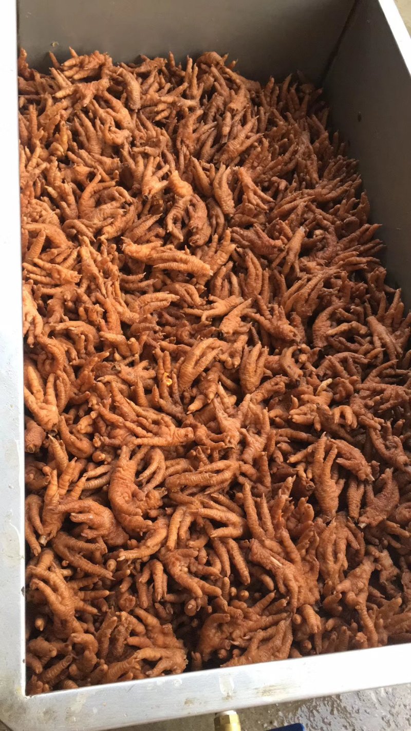 油炸凤爪，外酥里嫩。