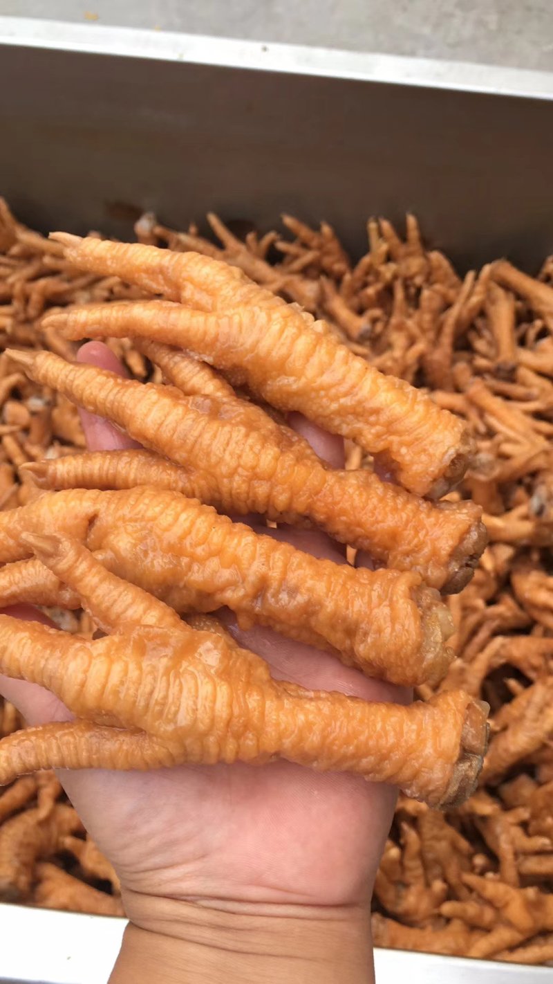 油炸凤爪，外酥里嫩。