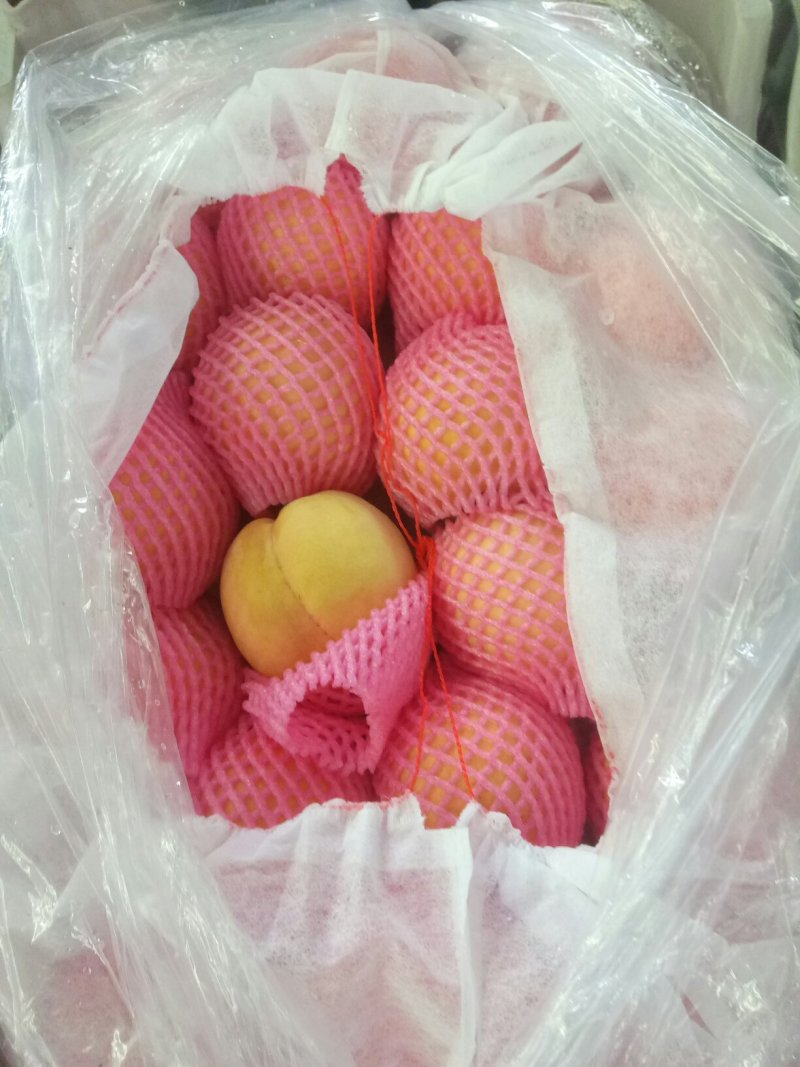 黄桃，四两起步，颜色漂亮