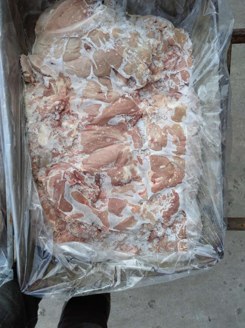 小牛后腿肉，带骨后腿，脊骨，脖骨，牛排，