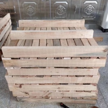 供应松木托盘。100cmx85cm。80元。各种规格可订