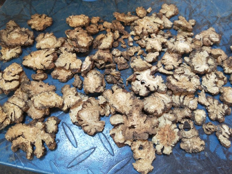 院提到川穹大家可能都不一定熟悉，但是看到中药很多的止