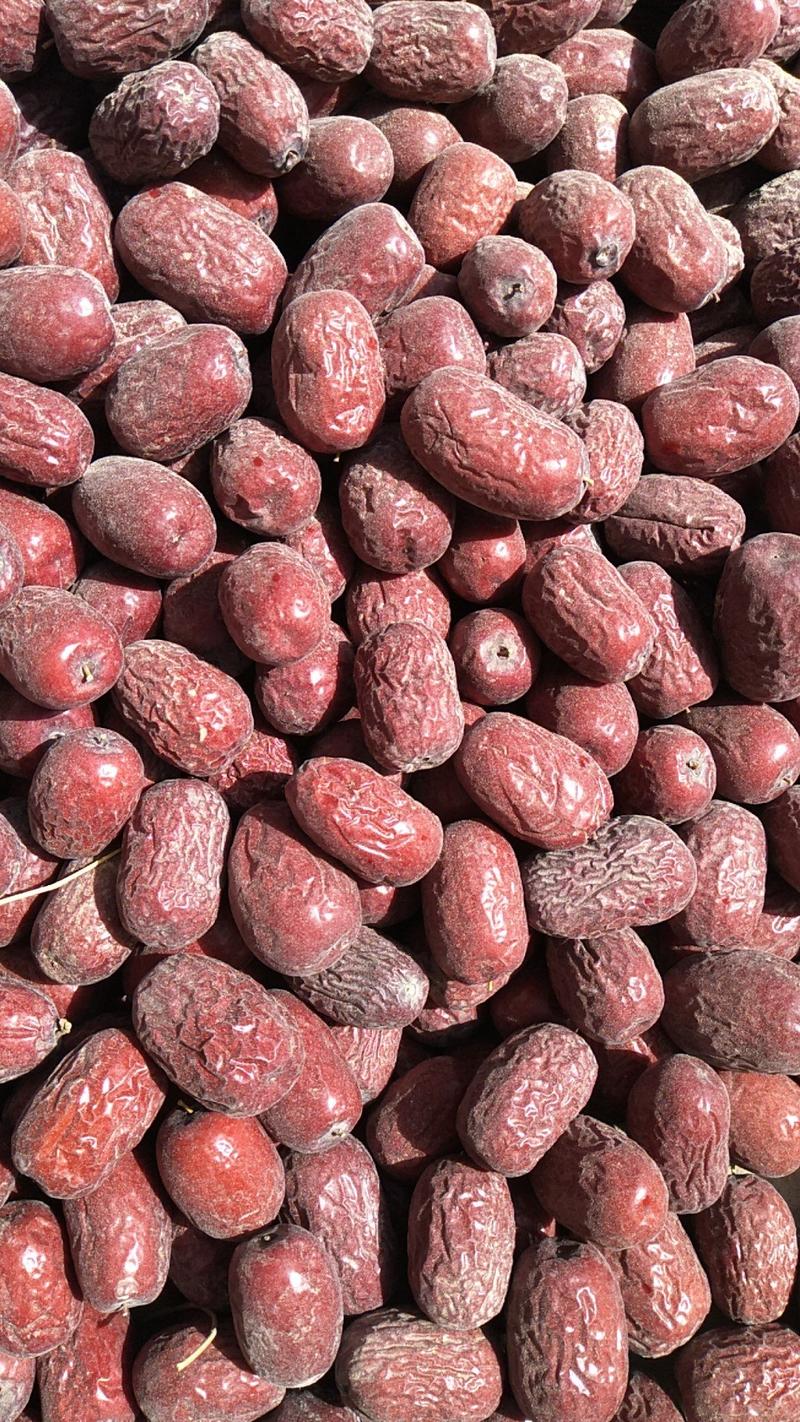 红枣。新疆若羌灰枣，20斤/箱包邮，农户自销